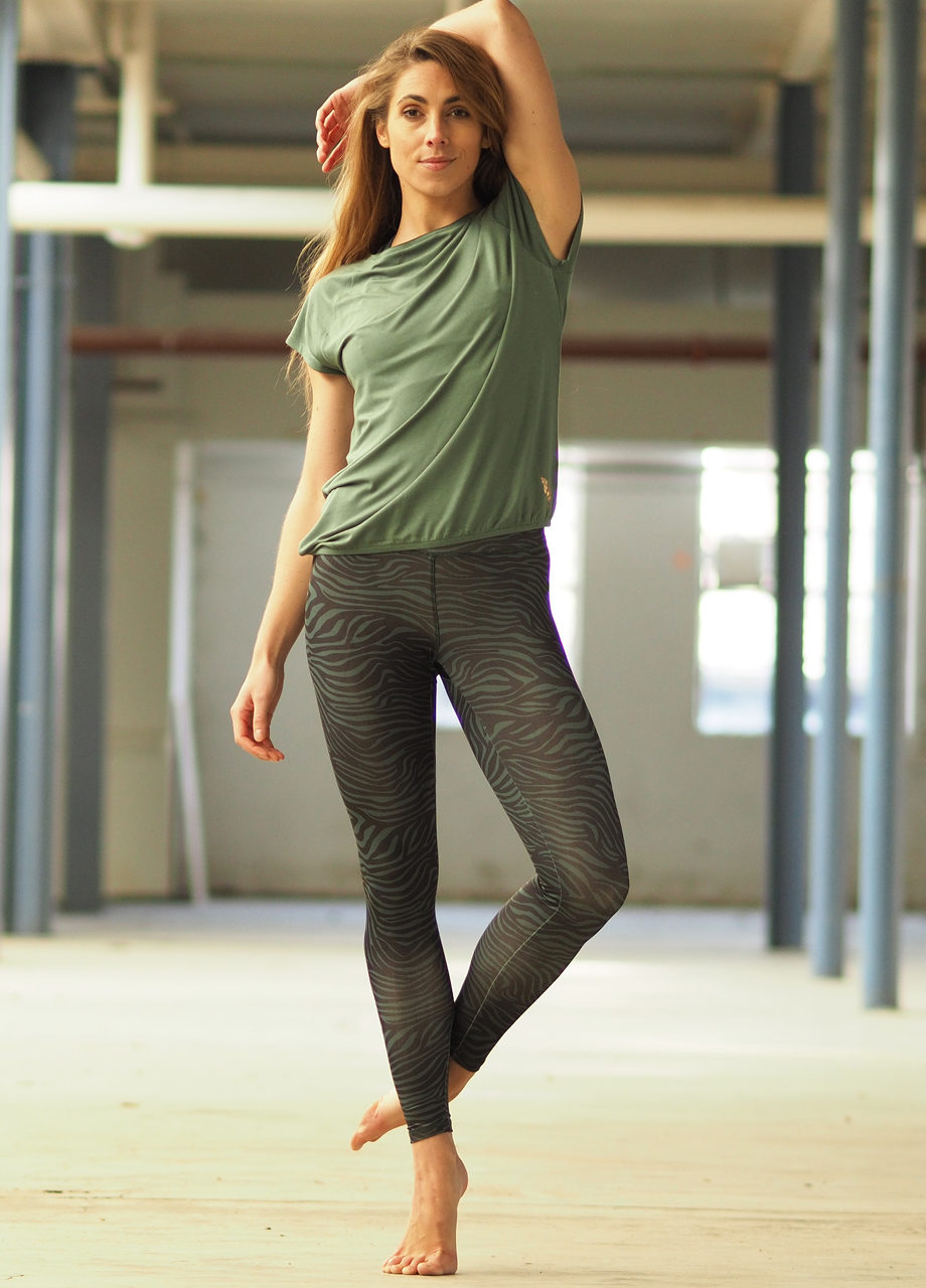 Kismet-Yoga-Tee-Jiva-jade-front