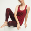 Yoga Tank Aja OM - Grape side sitting 4