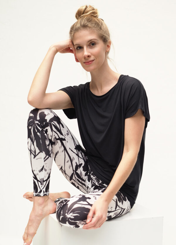 Yoga Leggings Ganga 7/8 - Flower Black White-Kismet Yogastyle