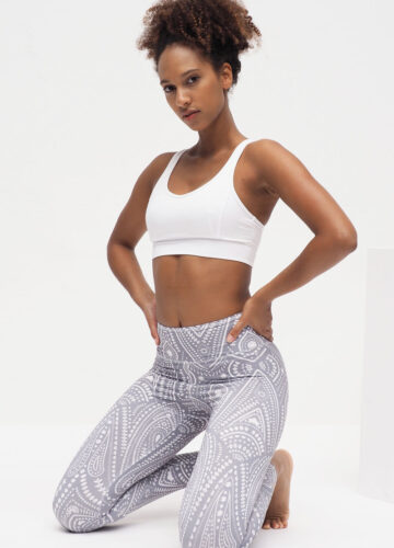 Rami Bra Top white_Kismet YogastyleGanga Leggings mandalay grey