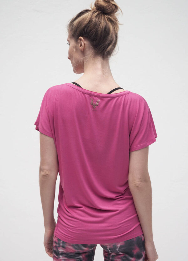 Manavi Tee orchid_Kismet Yogastyle
