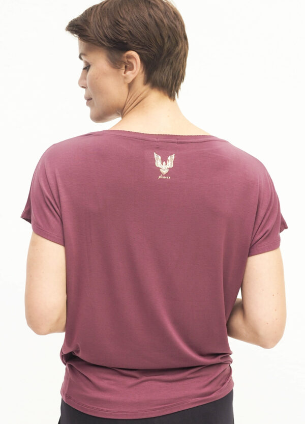Manavi Tee ruby_Kismet Yogastyle