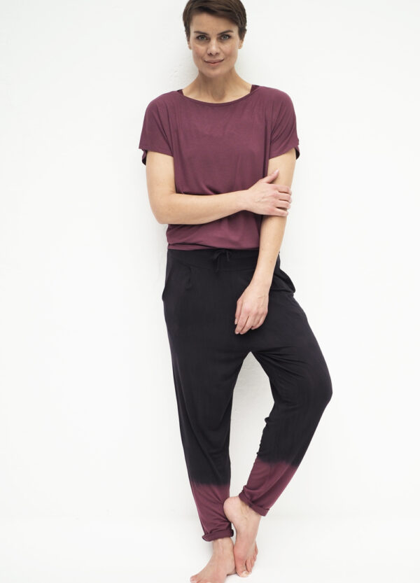 Manavi Tee ruby_Kismet Yogastyle