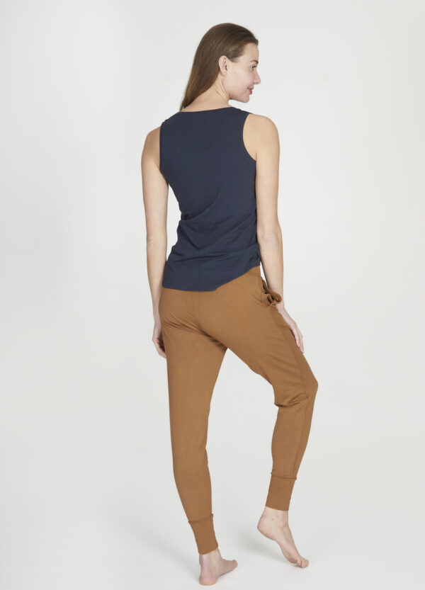 Perfect Tank Anthracite 
Cosy Pants Maroon