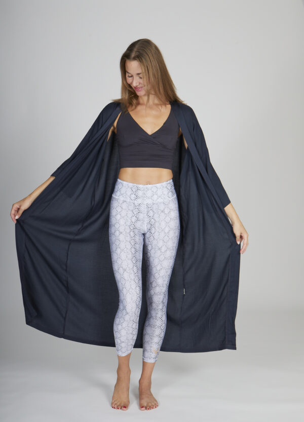 Kismet Kimono Anthracite Lux Crop Top Anthracite Lux Leggings Snake White