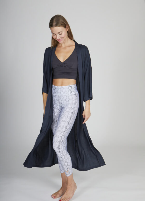 Kismet Kimono Anthracite Lux Crop Top Anthracite Lux Leggings Snake White