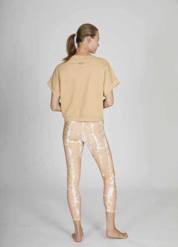 Kismet Tee Sand Lux Leg Wild Sand