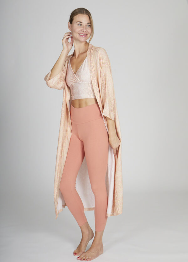 Love Leggings rose und Crop Top snake rose - perfect mit dem passemden Kimono mit snake-rose Muster.